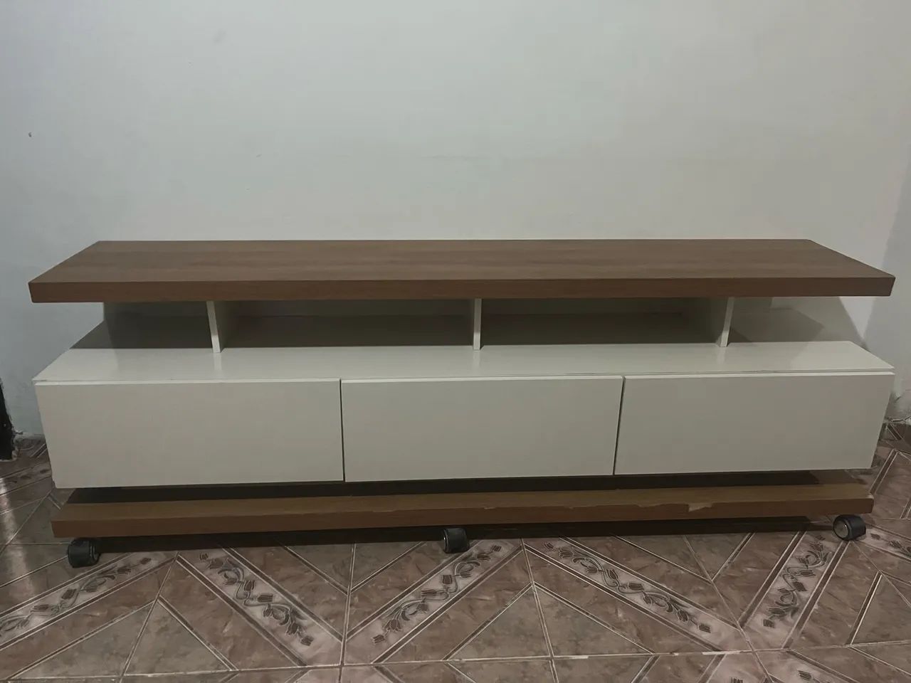 Rack com painel de TV