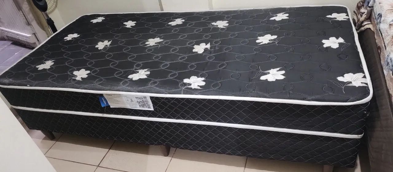 Vendo cama box solteiro por R$ 250,00 