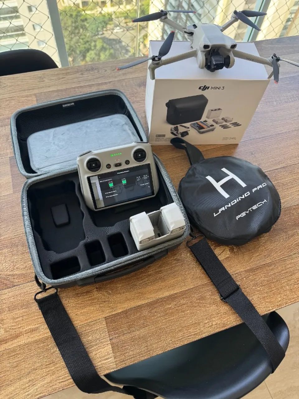 DJI Mini 3 Fly More Combo + DJI RC com Tela + 3 Baterias + Acessórios