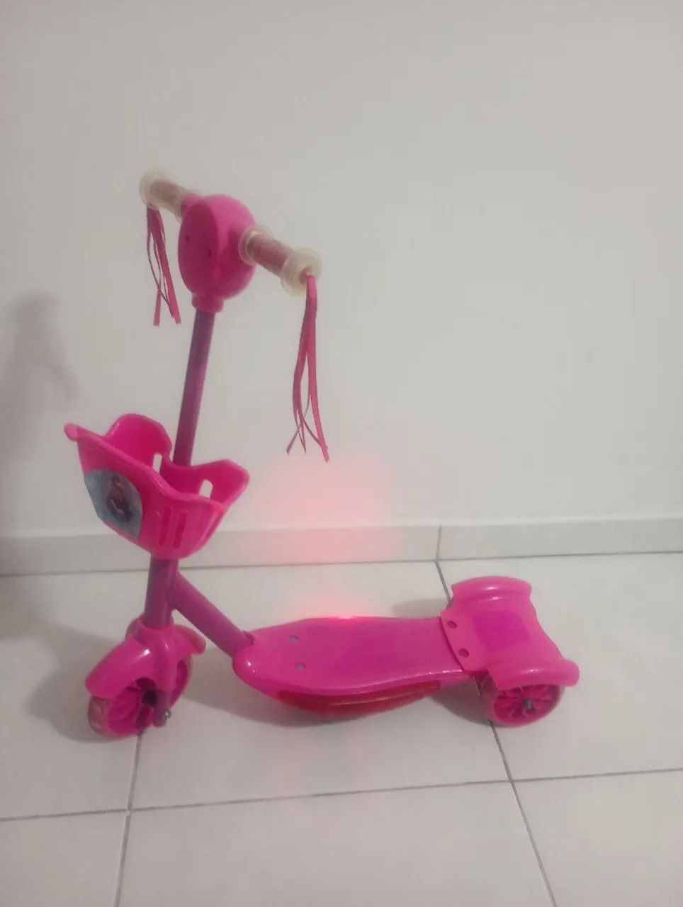 Vendo patinete rosa com led  - Foto 2