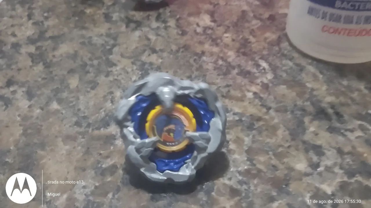 Beyblade com Arena e Lançador - Foto 3