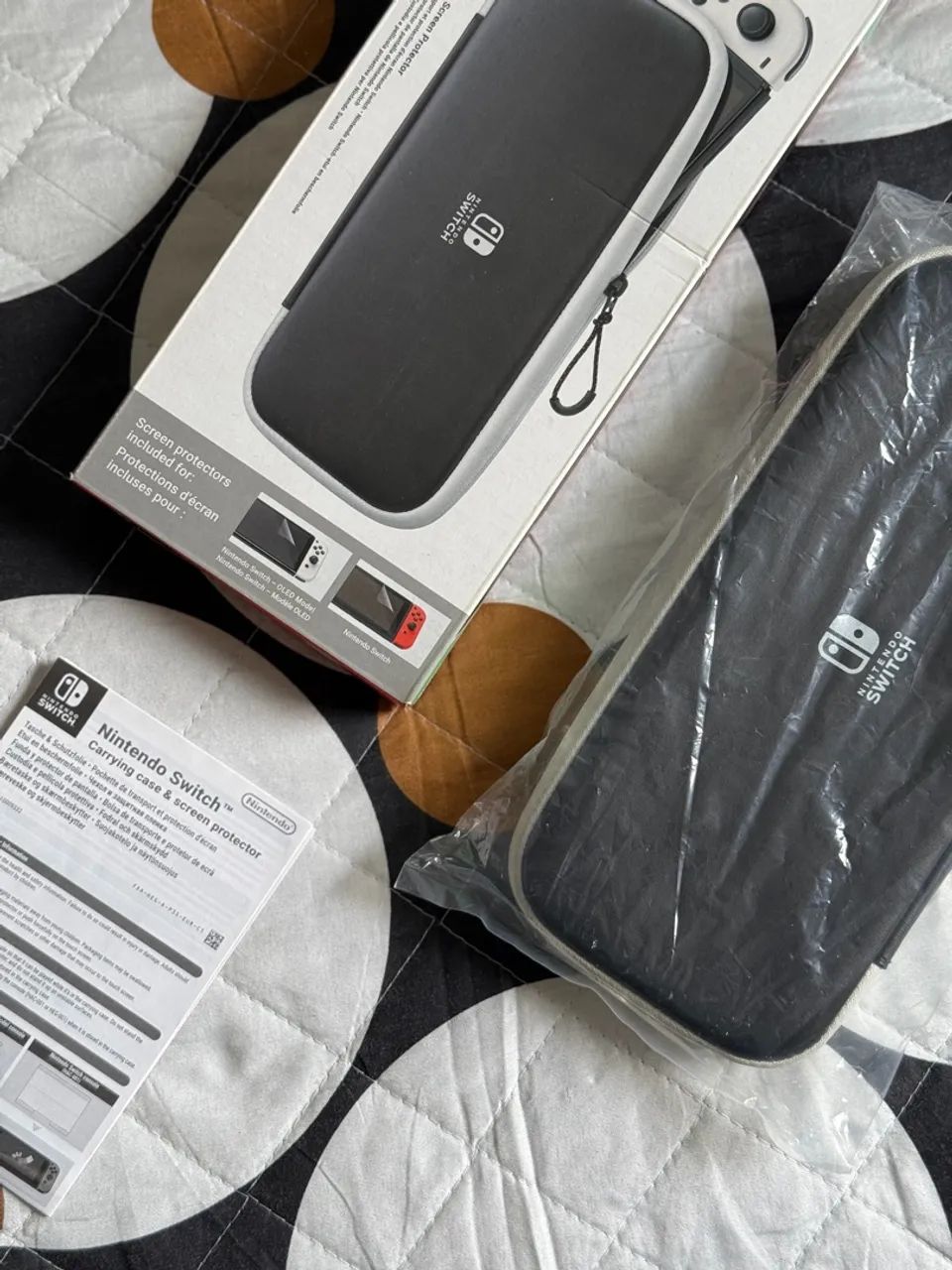 Nintendo Switch OLED Carrying Case and Screen Protector   - Foto 2
