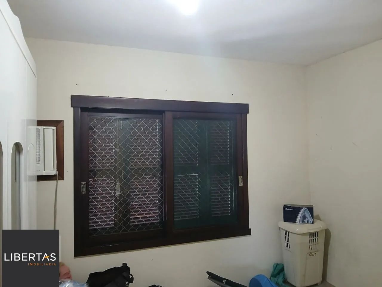 Casa com 3 dormitótrios, piscina e 2 vagas de garagem em Canoas. - Foto 8