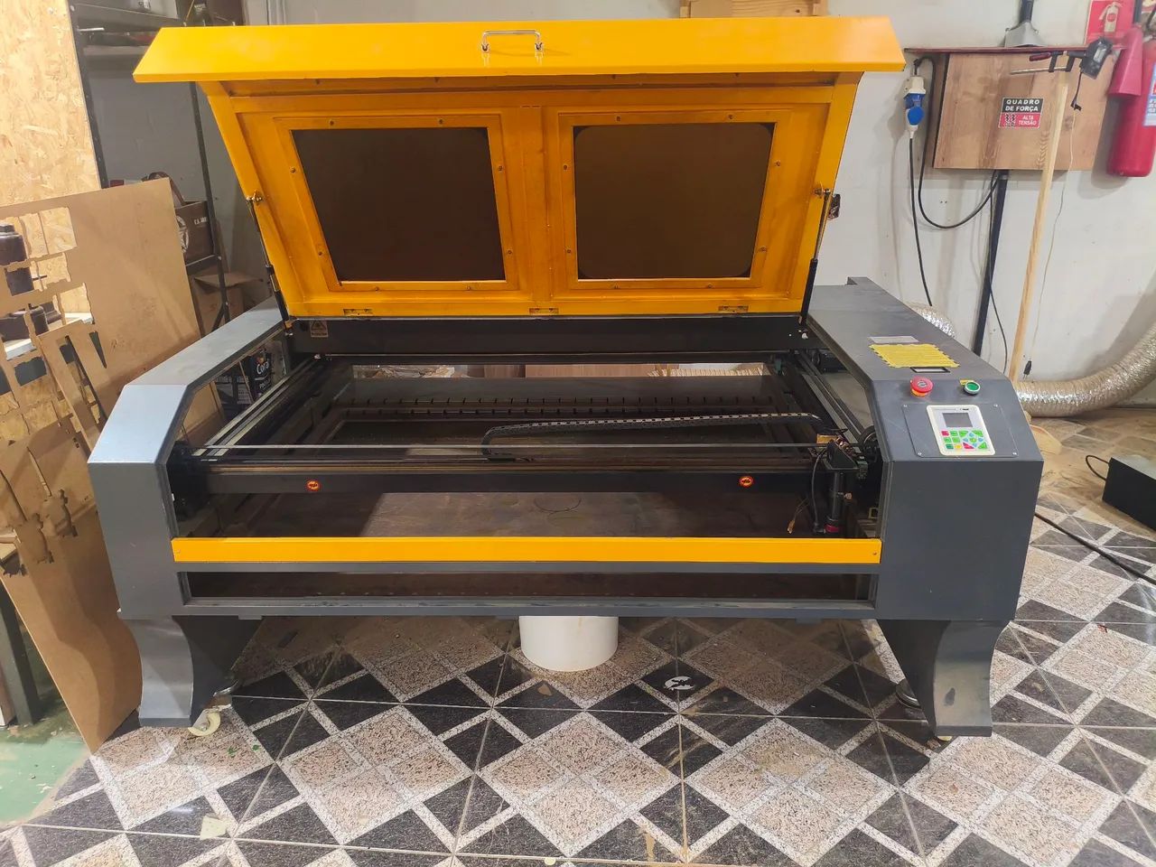 Técnico de máquina laser CO2.  - Foto 3