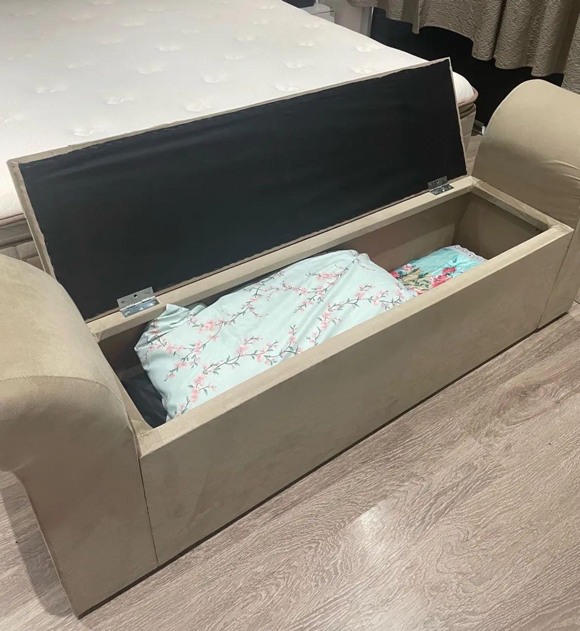 Jogo Cama Queen Size Bipartida Com Colchão + Cabeceira E Recamier Baú - Foto 3