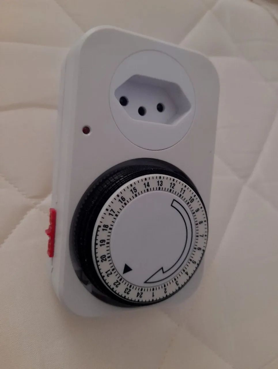 Timer: Program your device to turn on and off as many times as needed throughout the year.