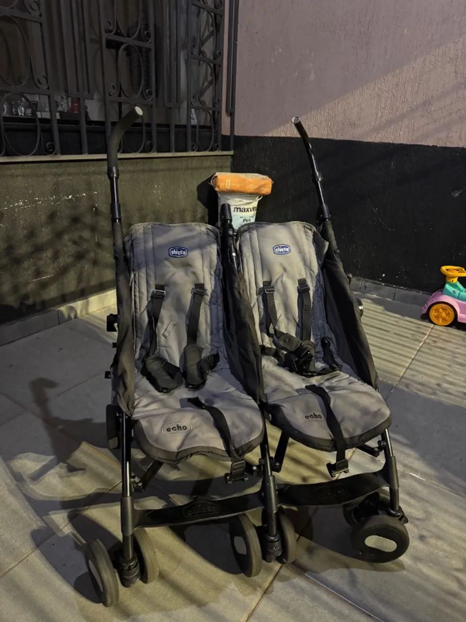 Carrinho de bebe gêmeos 