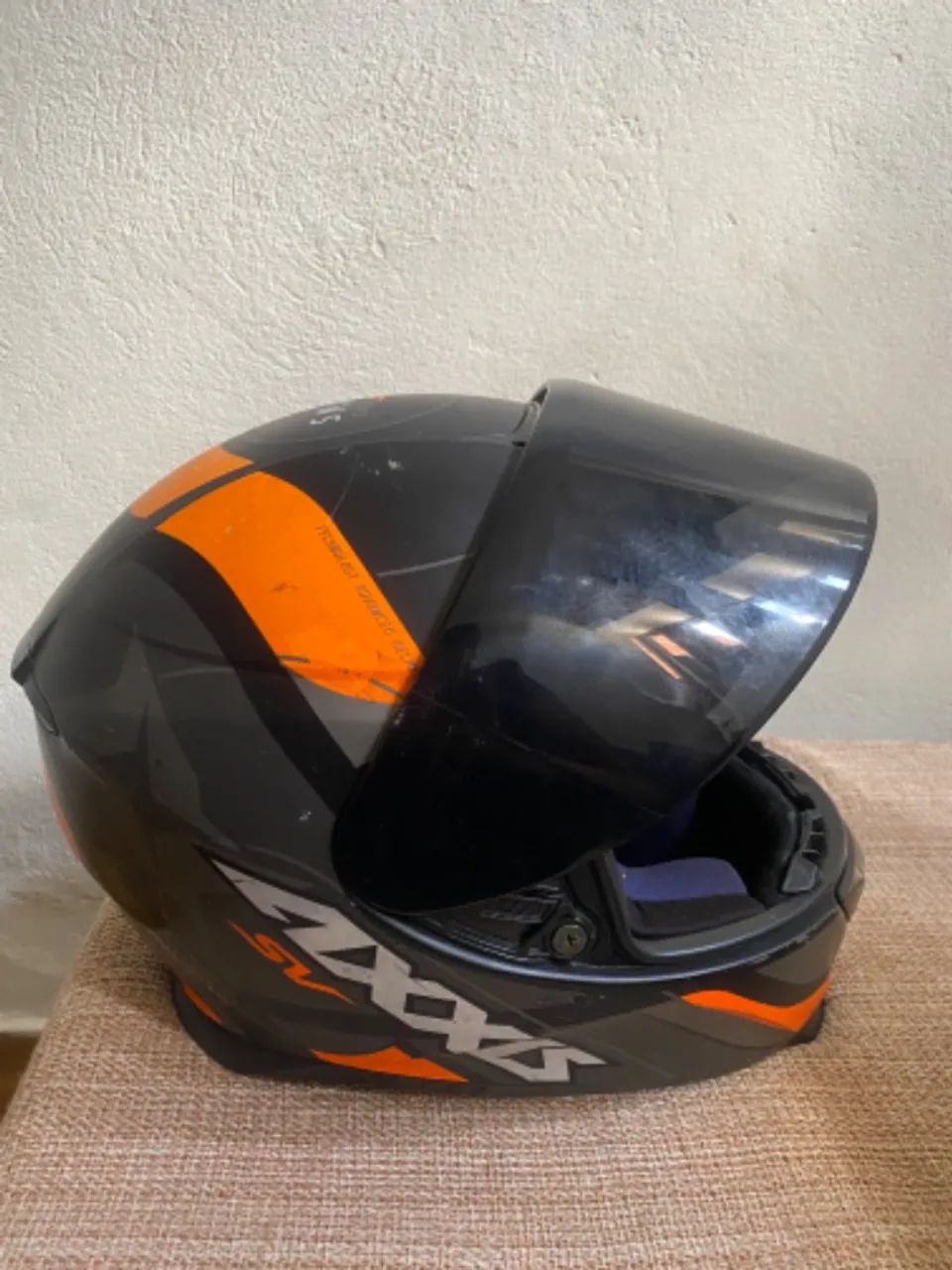 Capacete ASX conservado 