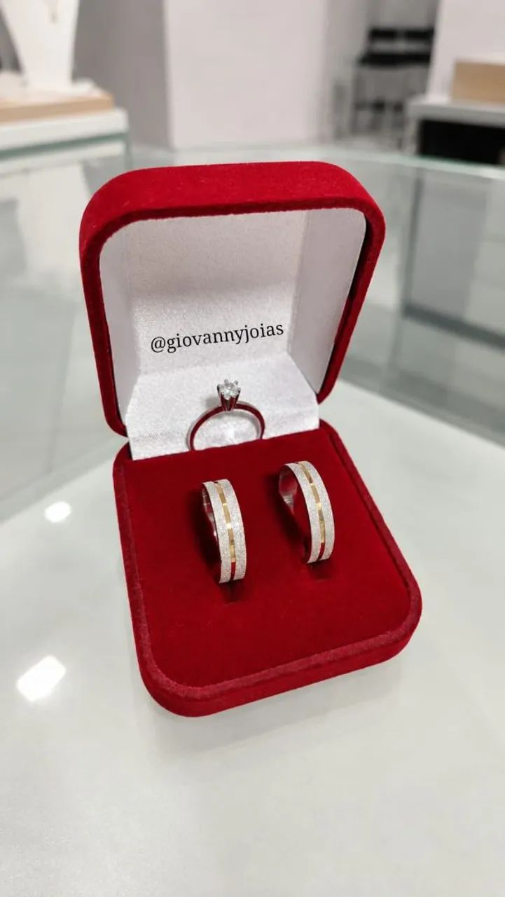 Aliança de Prata Diamantada Friso Dourado 