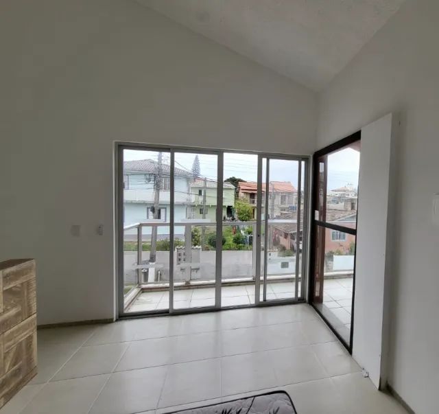 OPORTUNIDADE IMPERDÍVEL NA PRAIA DO SANTINHO - 3 casas geminadas juntas - Foto 5