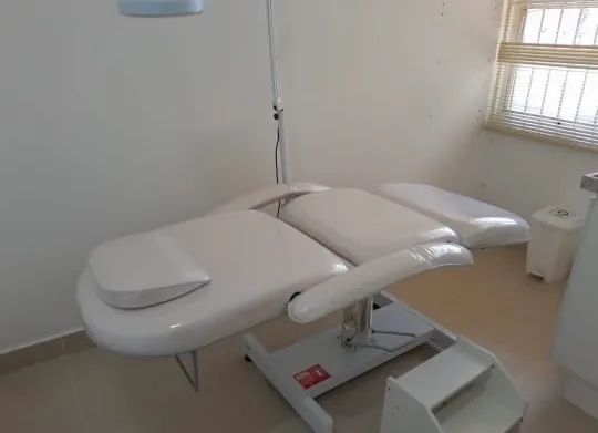 Vende-se maca de estética  - Foto 2