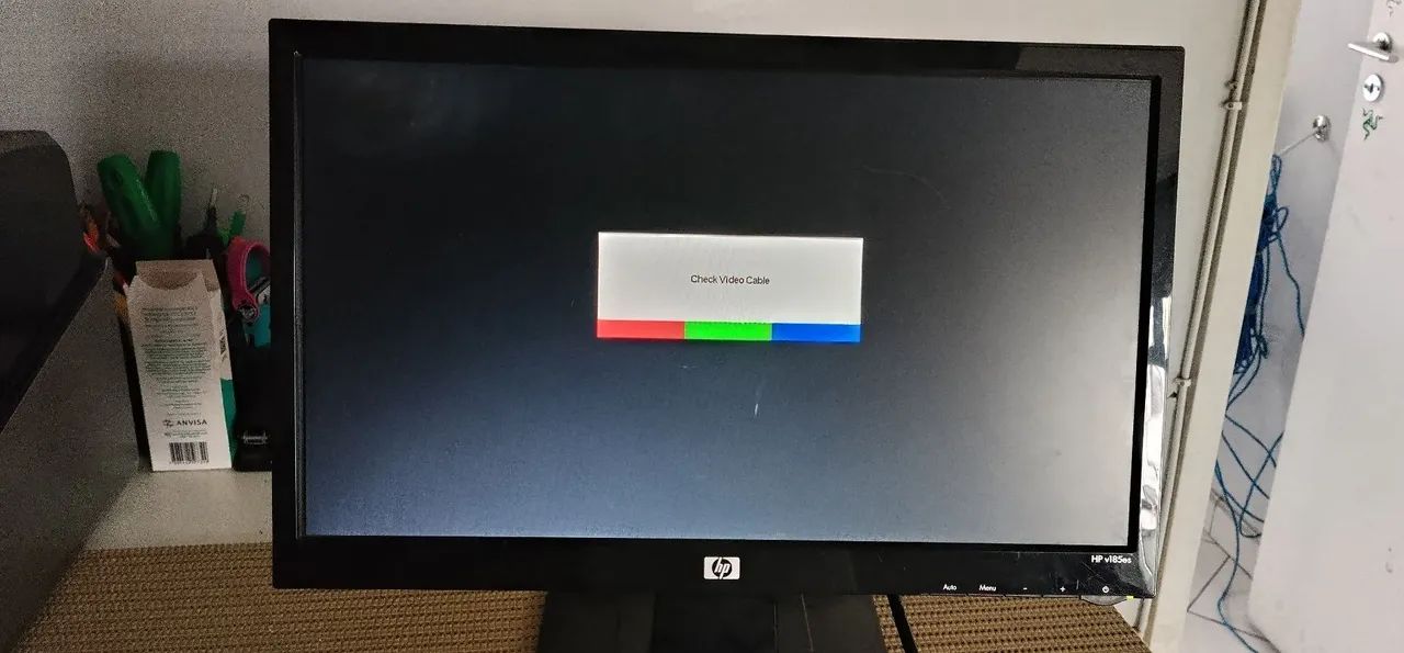 monitor LCD HP v185es de 18,5 polegadas funcionando perfeitamente 