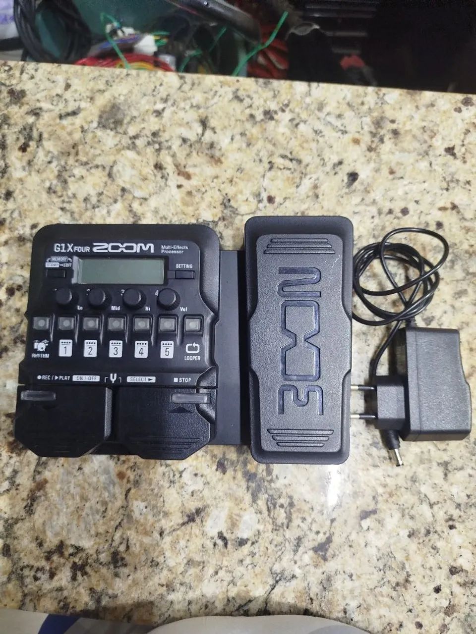 Pedaleira zoom g1xfour 