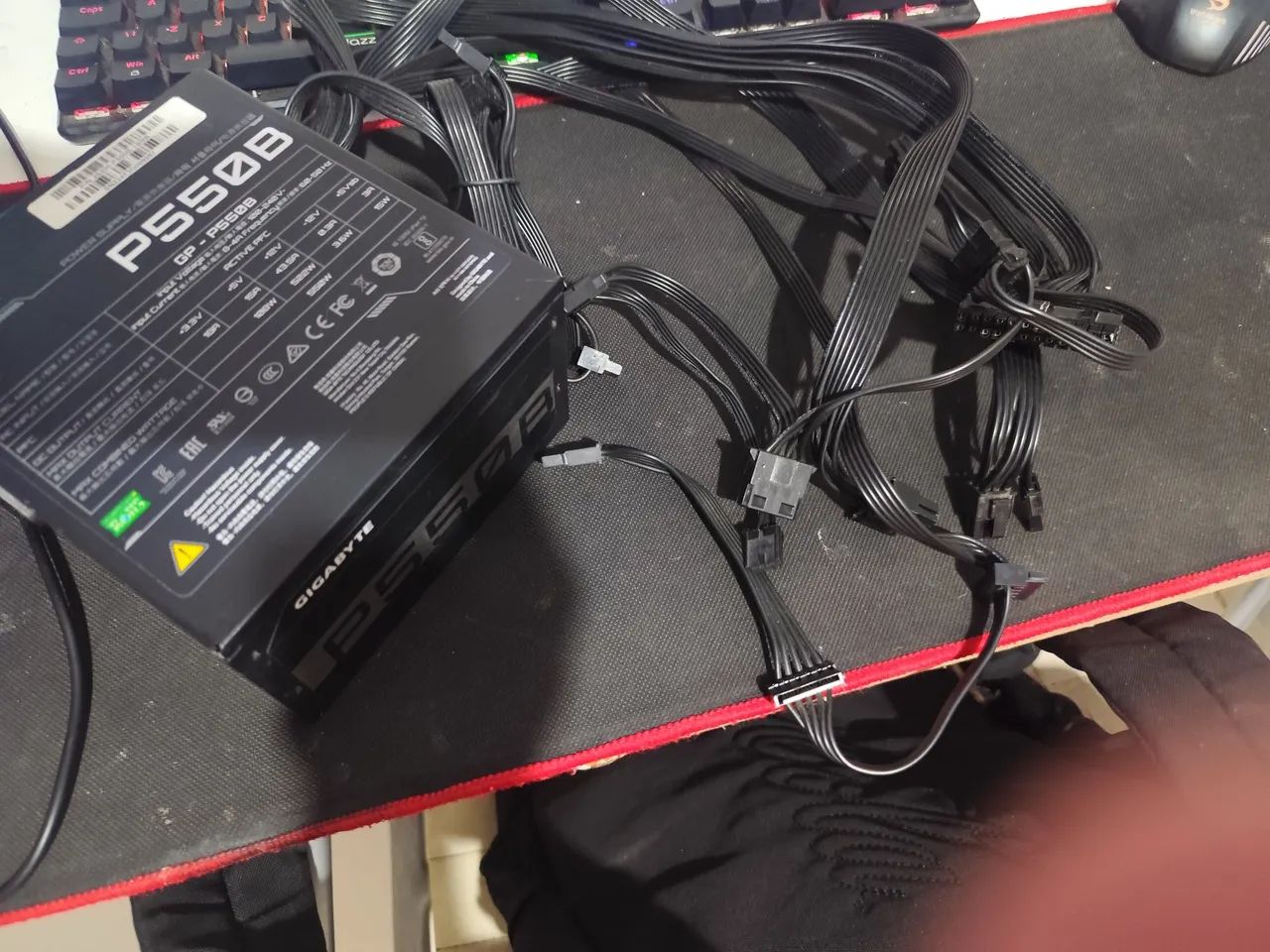 Fonte gamer Gigabyte 550w 