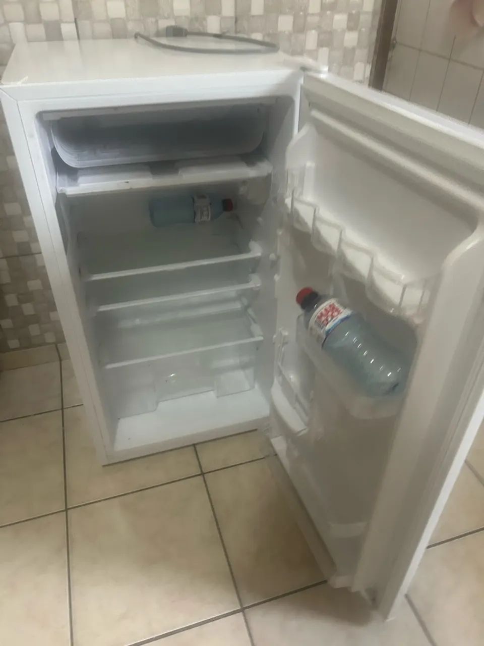 Frigobar Electrolux Efficient EM90 - Foto 2