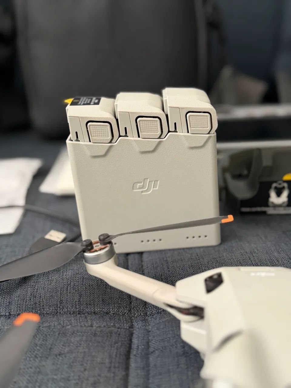 DJI MINI 4 PRO - KIT FLY MORE COMBO - Foto 3