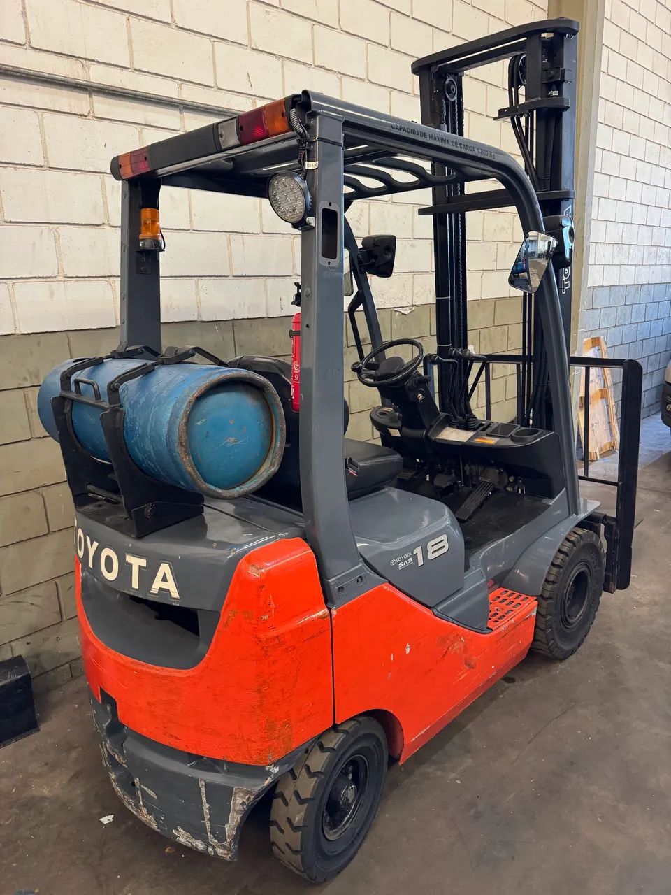 Empilhadeira GLP Toyota 