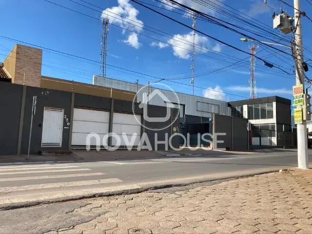 GALPÃO 600 M² | LOJA COM 150 M² COM PISO PORCELANATO.