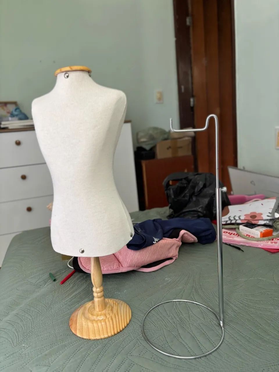 Mini manequim e expositor de roupas - Foto 3