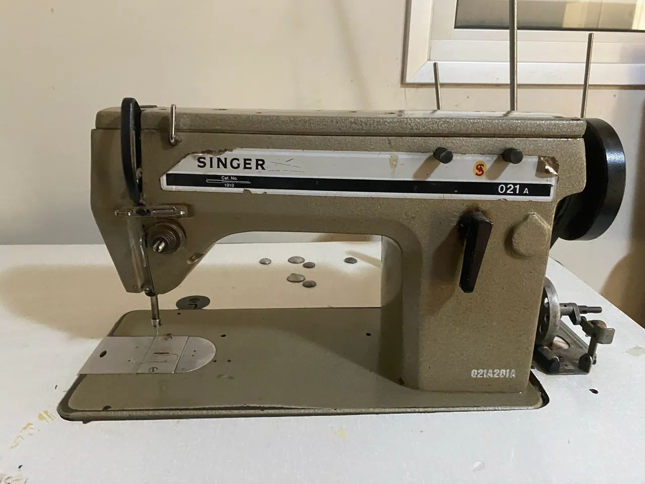 Máquina de bordar industrial Singer 021A