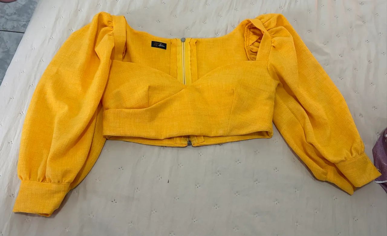Blusa amarela - Tamanho P  - Foto 3