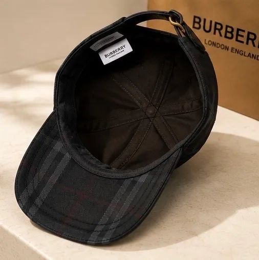 Boné Burberry Xadrez Preto - Luxo e Estilo - Foto 4