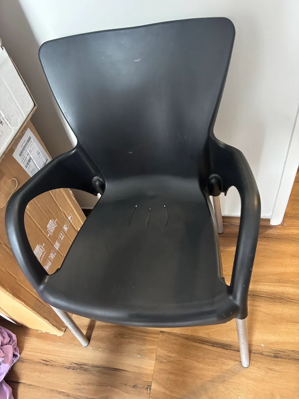 Cadeira de plástico para escritório  - Foto 3