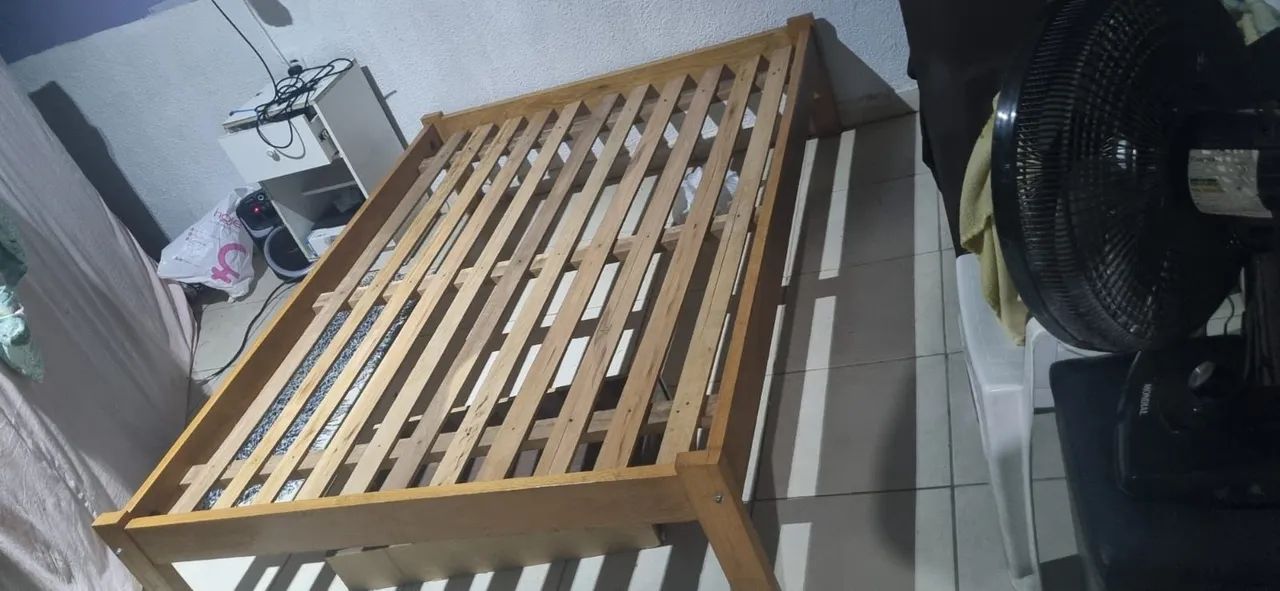 VENDE-SE ESSA CAMA DE MADEIRA 