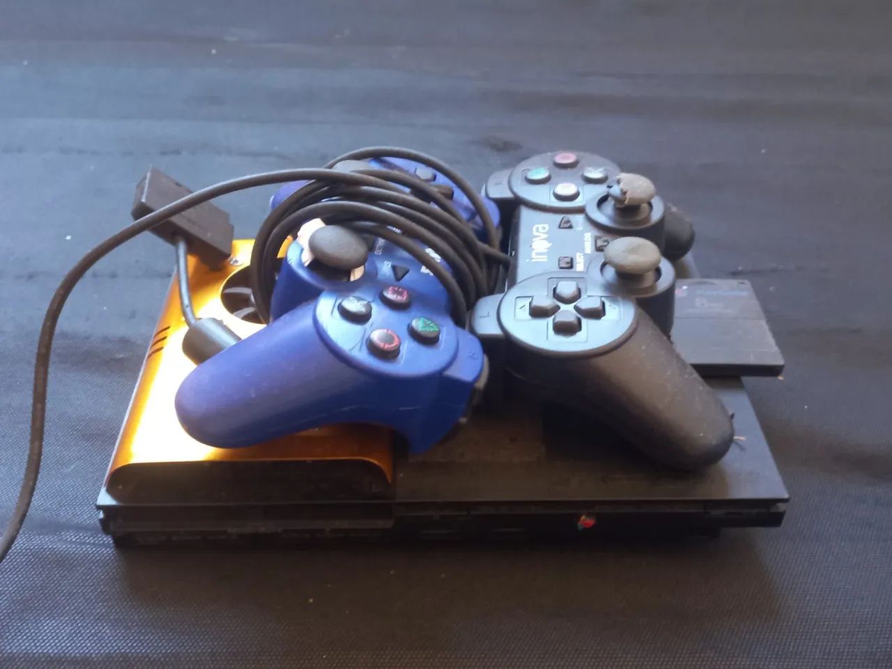 Vendo um PS2 com dois controles 