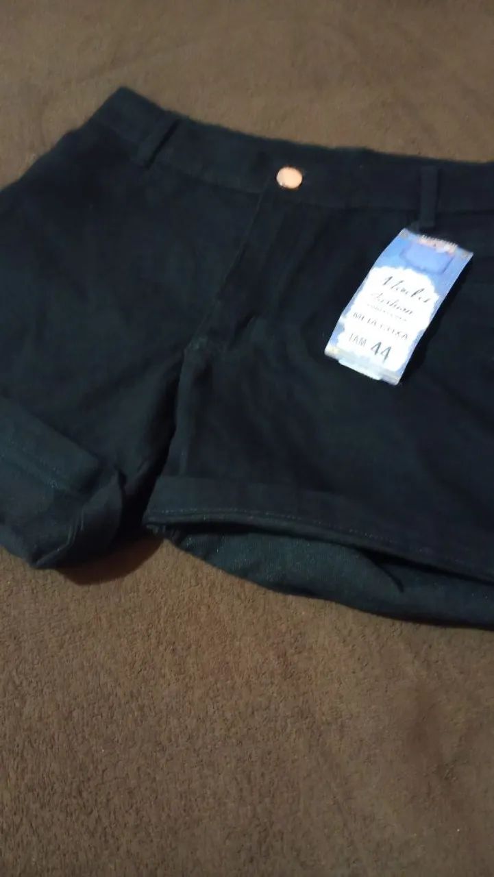 Vendo 2 calça jeans nova nunca foi usada tamanho 42 e 2 short jeans número 44 - Foto 2