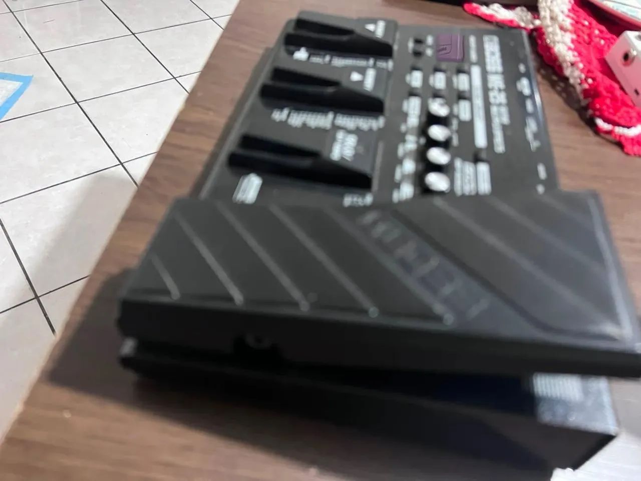 R$650 Pedaleira Boss me 25 com fonte  - Foto 4