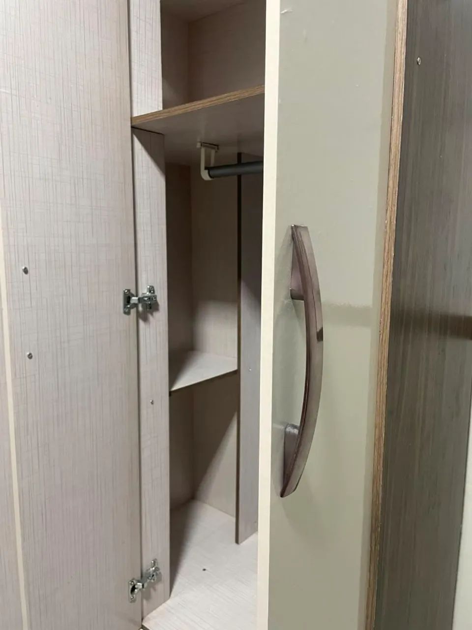 Guarda roupa - 3 portas ( menos de um ano de uso ) - Foto 3