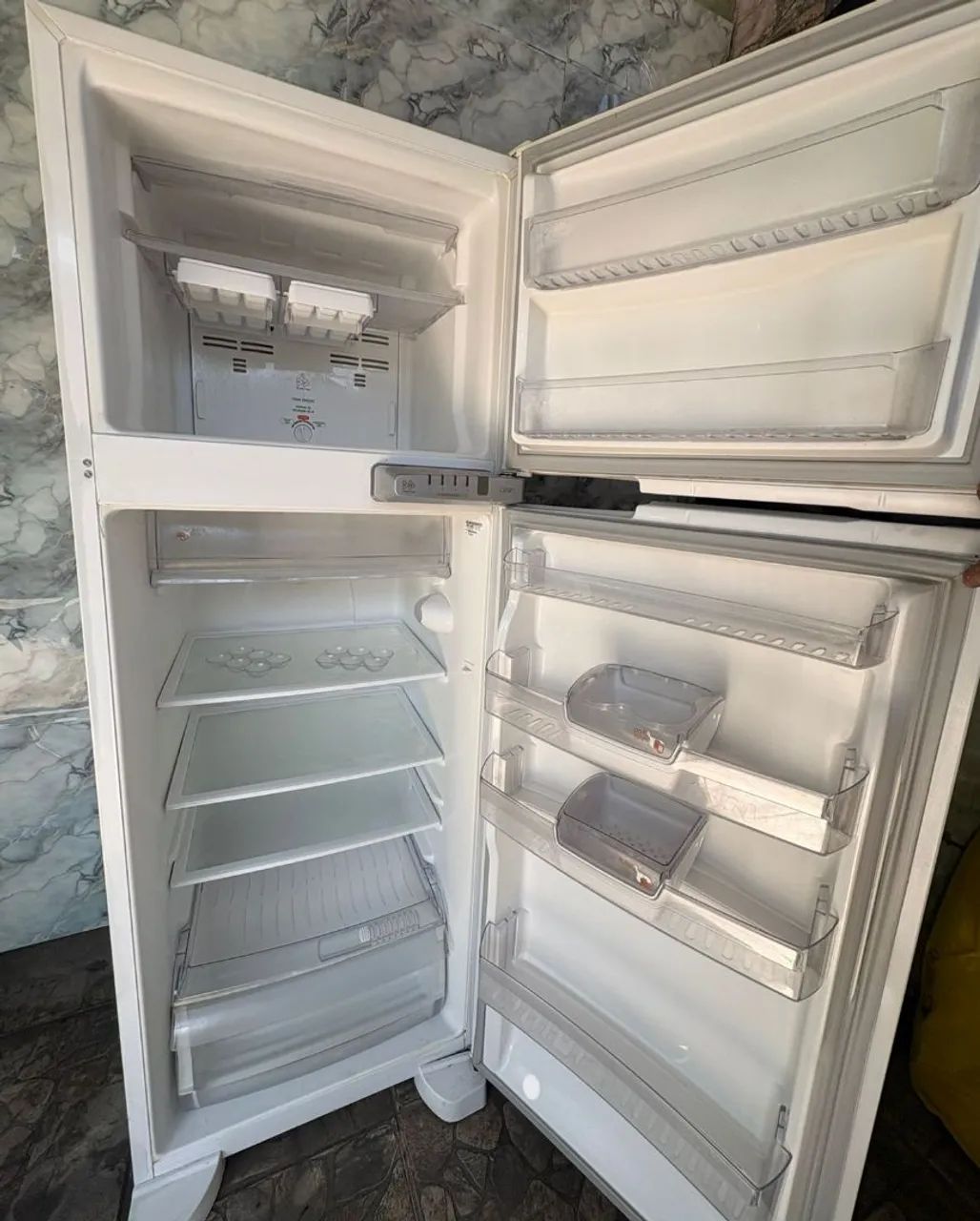 Geladeira Brastemp Frost Free 300 Litros - Foto 2