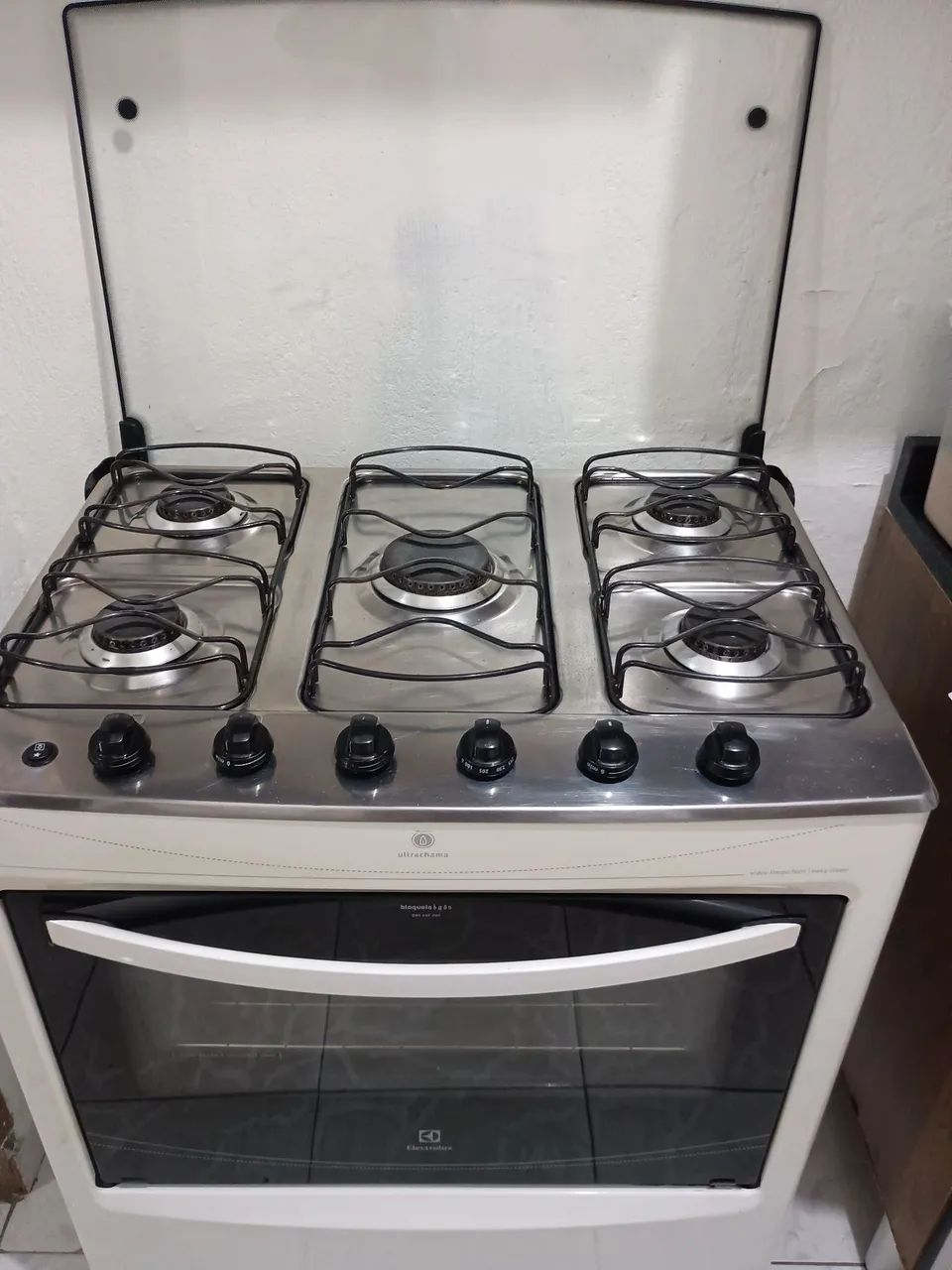 Fogão Esmaltec 5 bocas aceito troca por mesa de 4 lugares de vidro em bom estado 