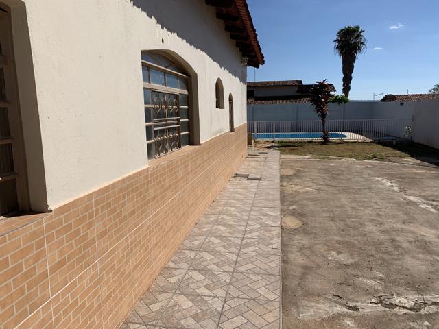 Ótima casa de 4 qts, suite, área de lazer completa em lote de 700 metros