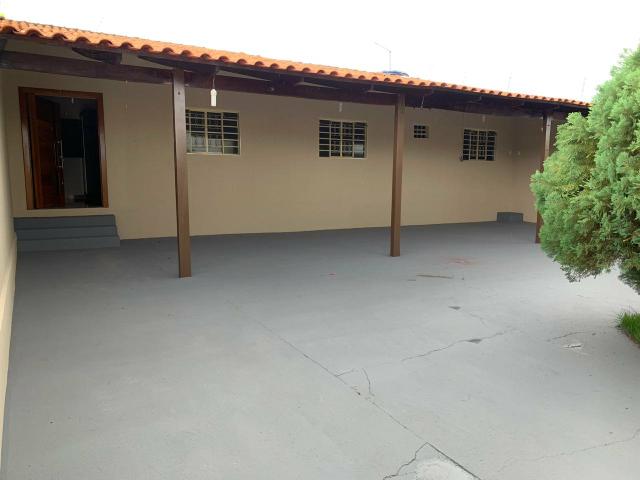 Casa Belíssima.otima localização 2 qts 4 garagem prox shopping Passeio das águas