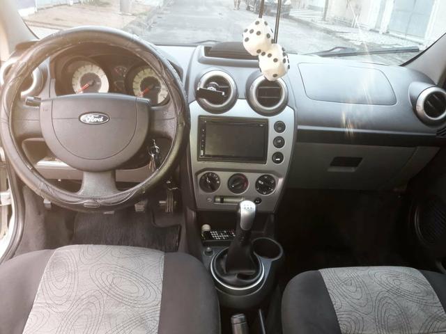 Fiesta Sedã 1.6 GNV 16m 2010