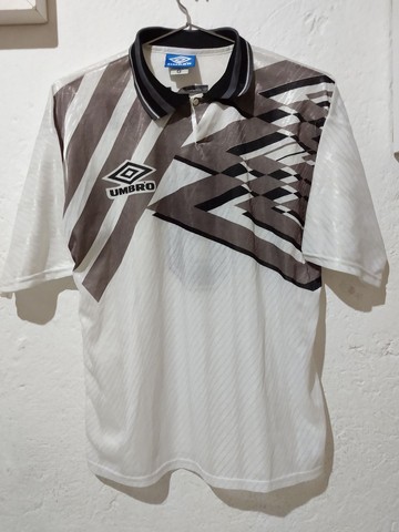 Camisa de futebol Umbro