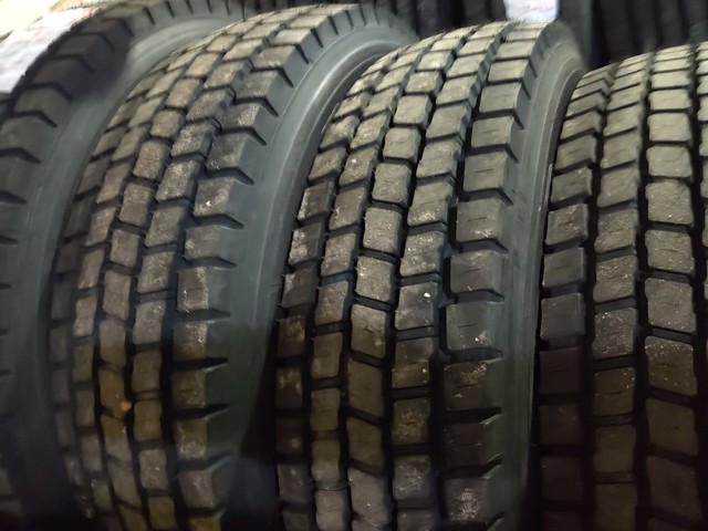 vende-se pneus anteo da Pirelli 275 e 295