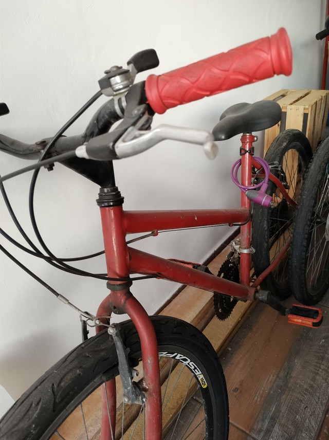 Bicicleta com marcha vermelha  - Foto 2
