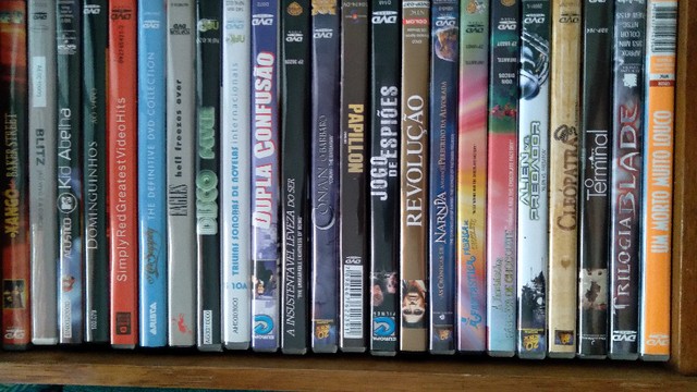 DVDs - Mais de 200, de variados gêneros - Ideal para colecionador!