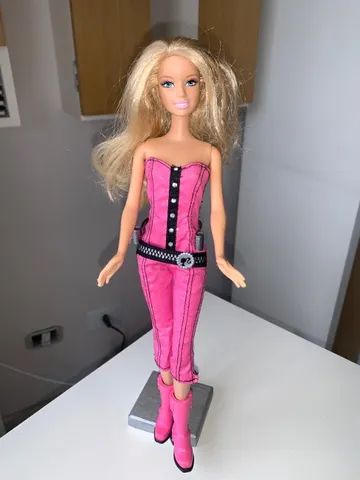 Barbie simples - Macacão e Botas - Hobbies e coleções - Centro, Curitiba  1208908463