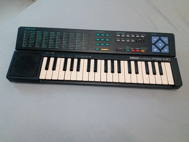 Yamaha PSS-F30 Teclado Infantil 120 Sons 114 Estilos 20 Músicas