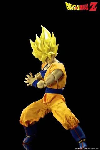 Goku ssj - escala 1/6 - Medicom Rah - Hot Toys