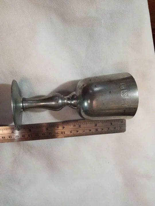 Taça antiga de estanho  - Foto 3