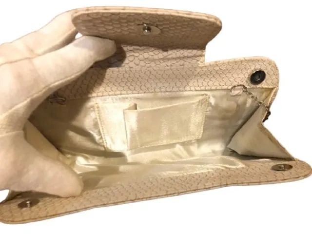 Bolsa Clutch Couro Croco Nude Alça Corrente - Foto 4