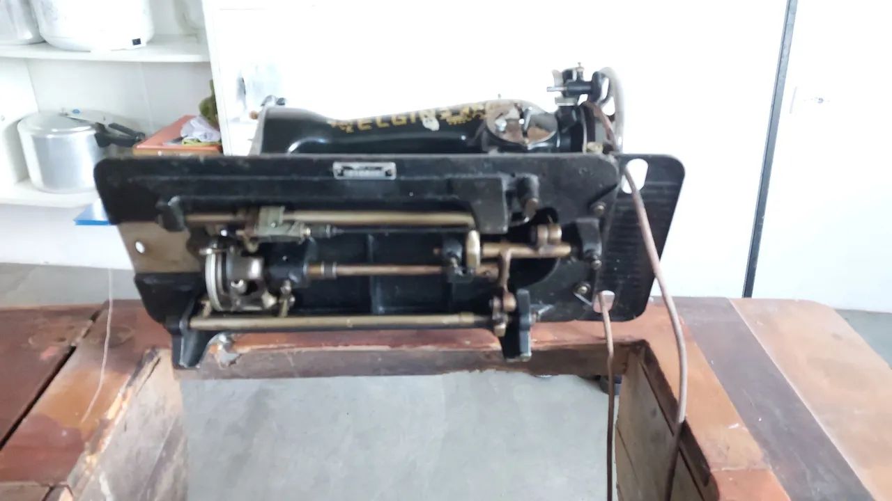 Máquina de Costura Elgin Antiga - Foto 3