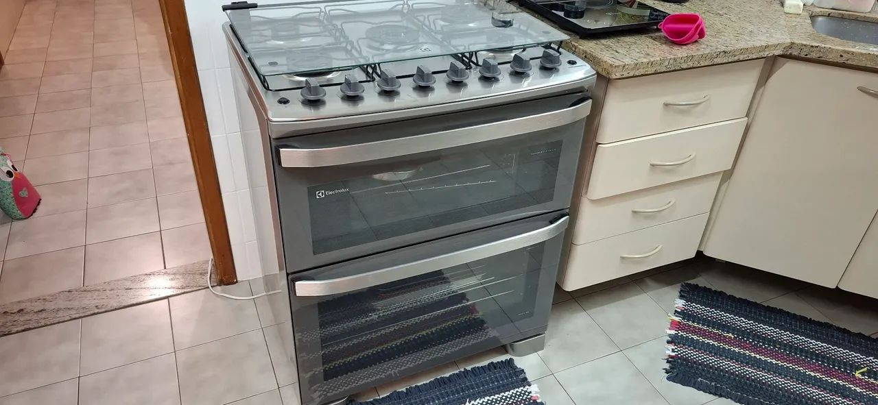 Fogão 5 bocas Electrolux com forno duplo e Air Frayer