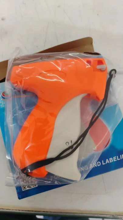 Etiquetadora para roupa de loja nova