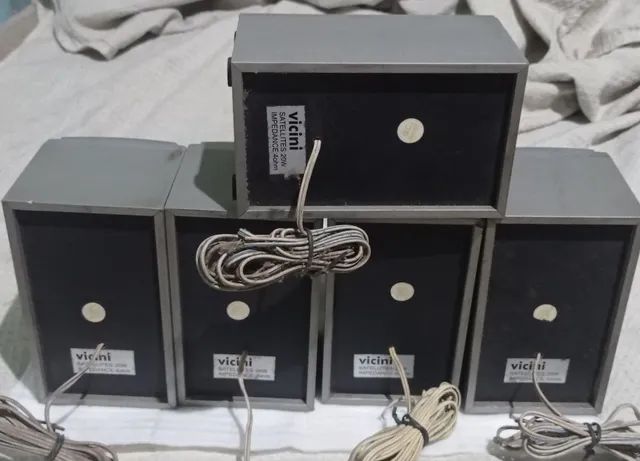 5 Caixas de som em ótimo estado, com impedância de 4 ohms e potência de 20W cada.